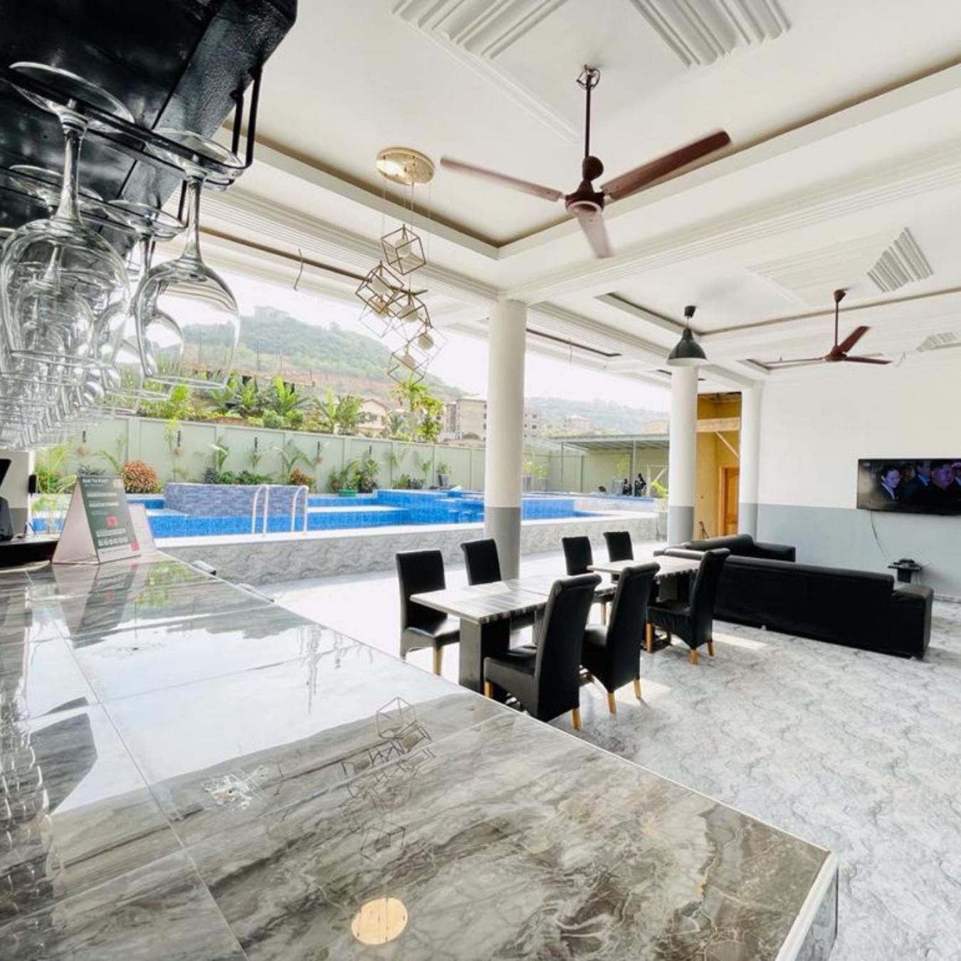 Perriman Hotel Kokrobite Bagian luar foto